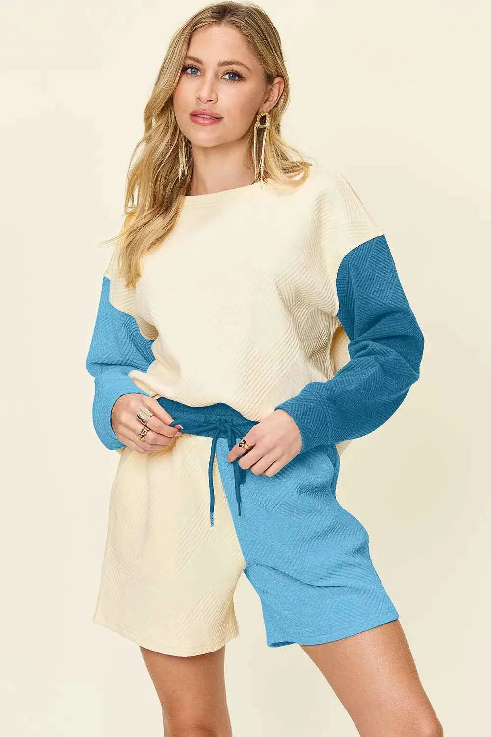 Contrast Chic: Pocketed Two-Piece Shoulder Set