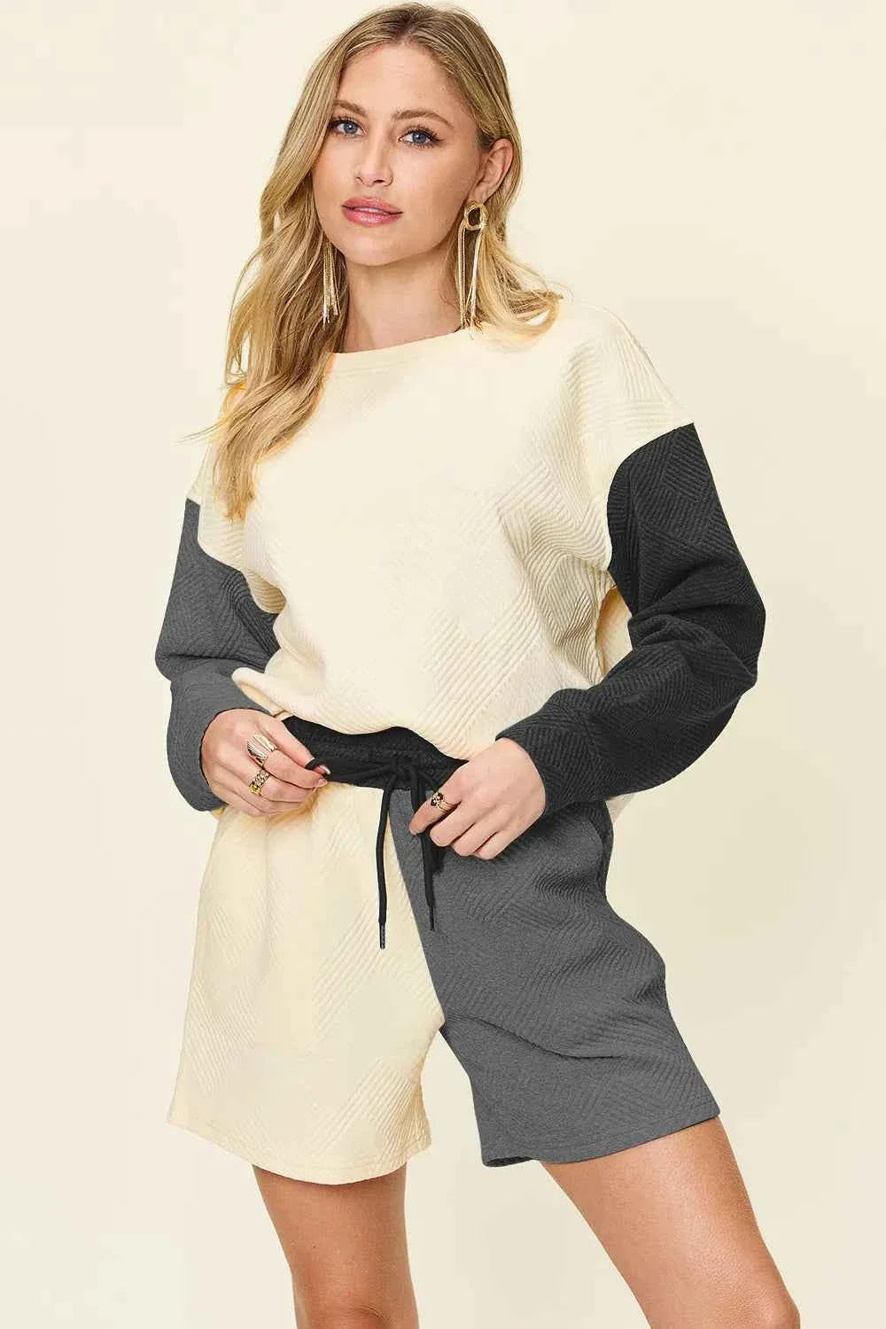 Contrast Chic: Pocketed Two-Piece Shoulder Set