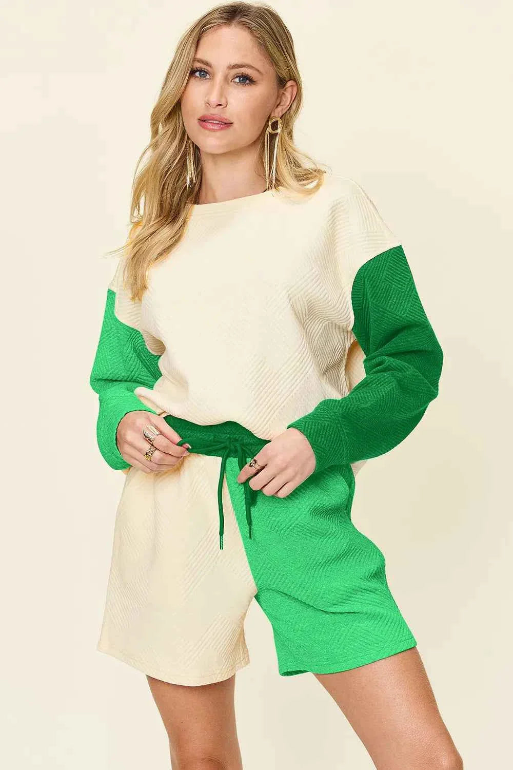 Contrast Chic: Pocketed Two-Piece Shoulder Set